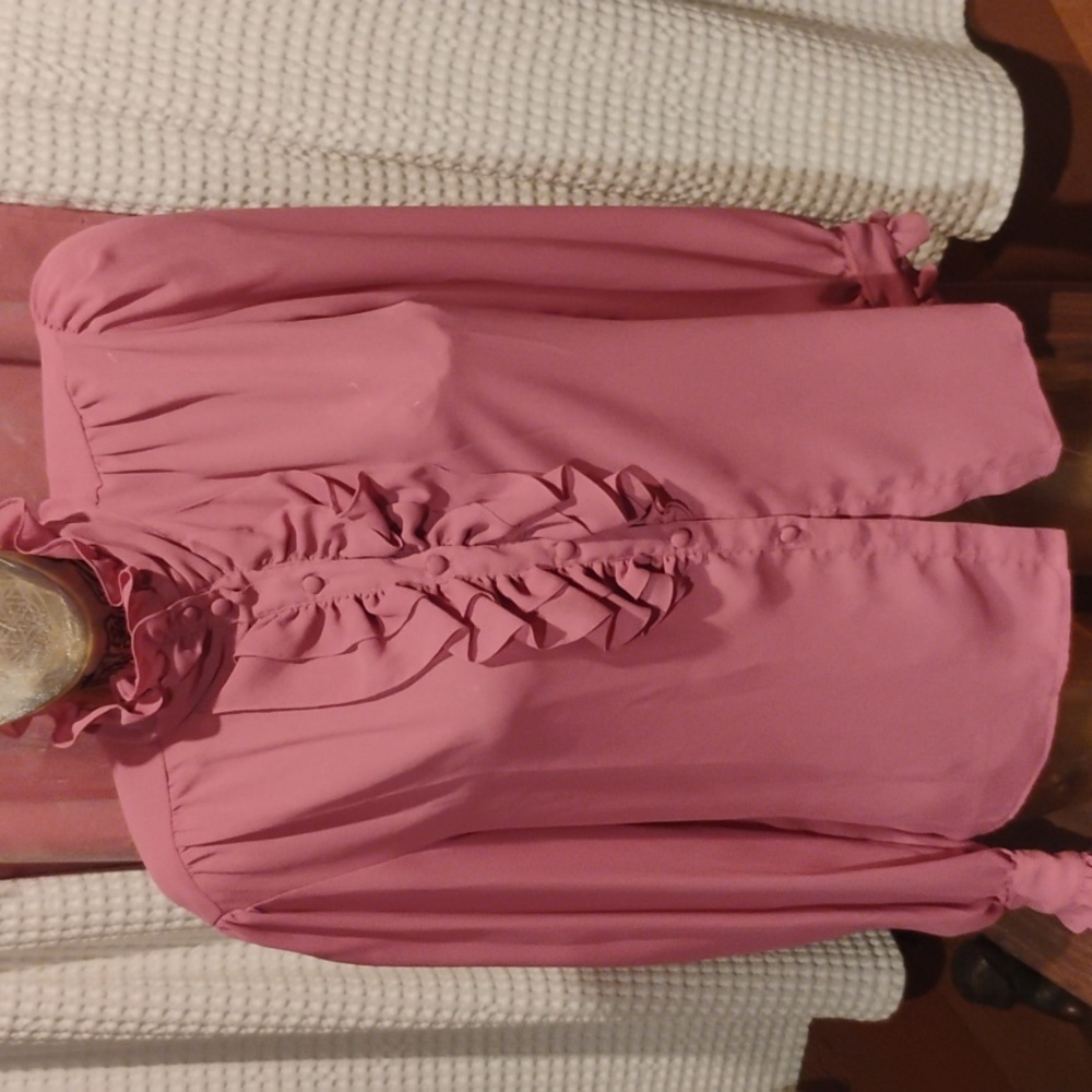 Silk blouse with ruffles and button